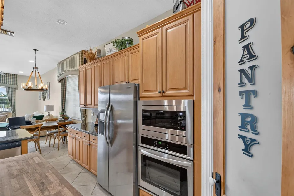 6839 Houlton Circle 