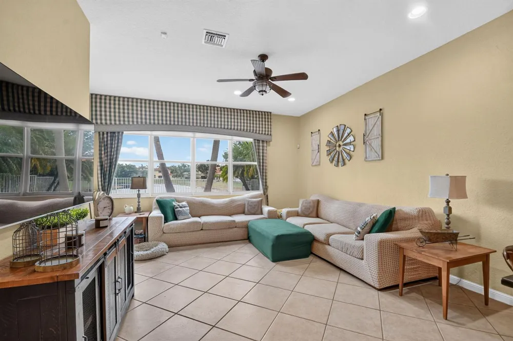 6839 Houlton Circle 