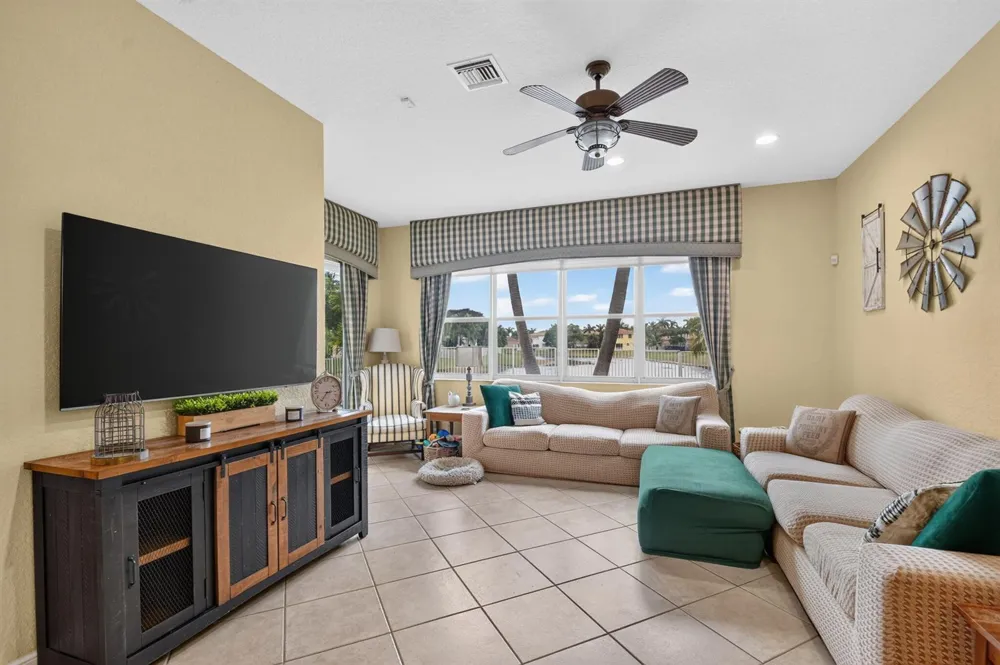6839 Houlton Circle 