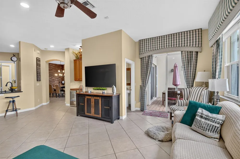 6839 Houlton Circle 