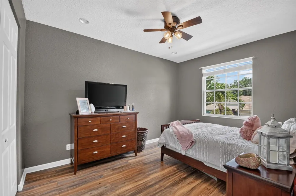 6839 Houlton Circle 
