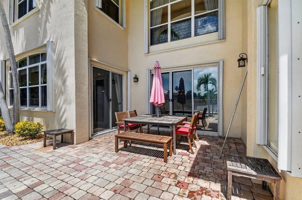 6839 Houlton Circle 
