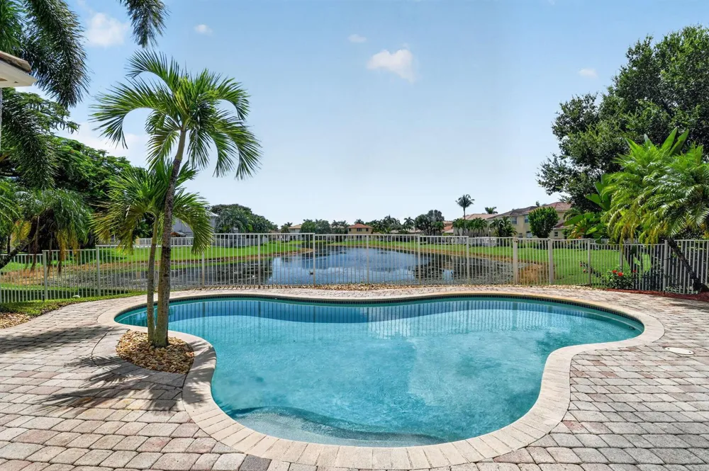 6839 Houlton Circle 