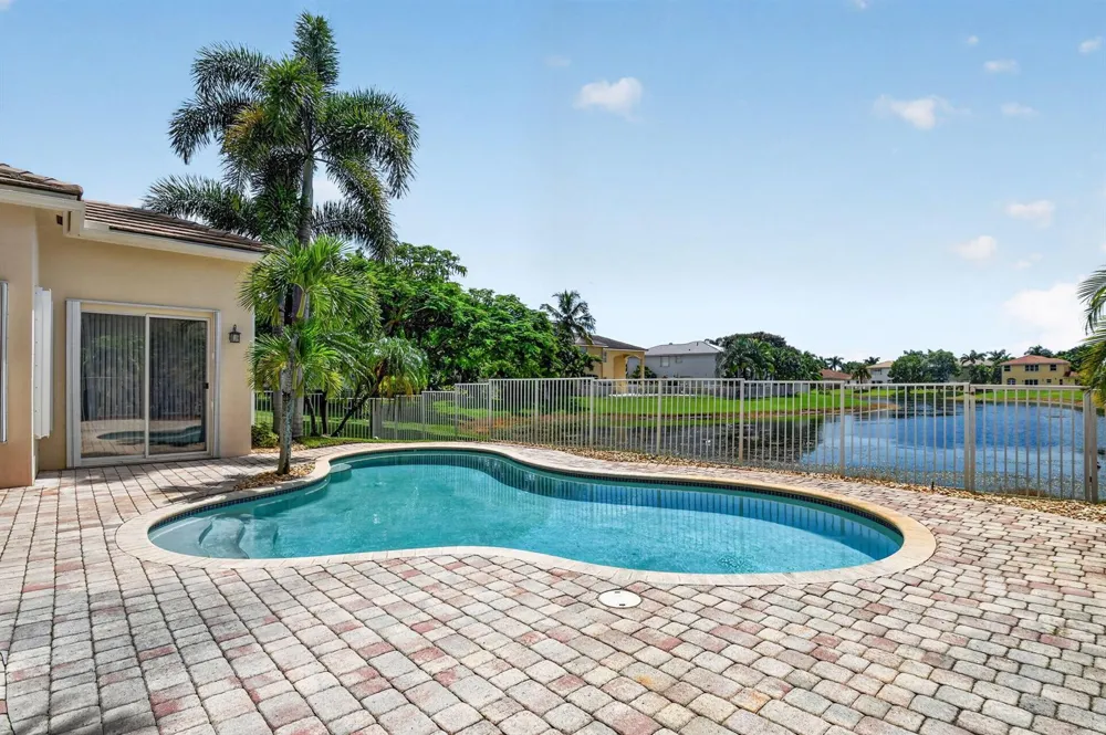 6839 Houlton Circle 