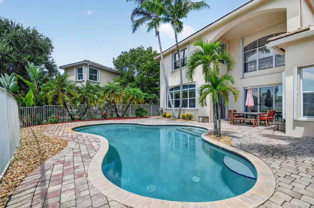 6839 Houlton Circle 