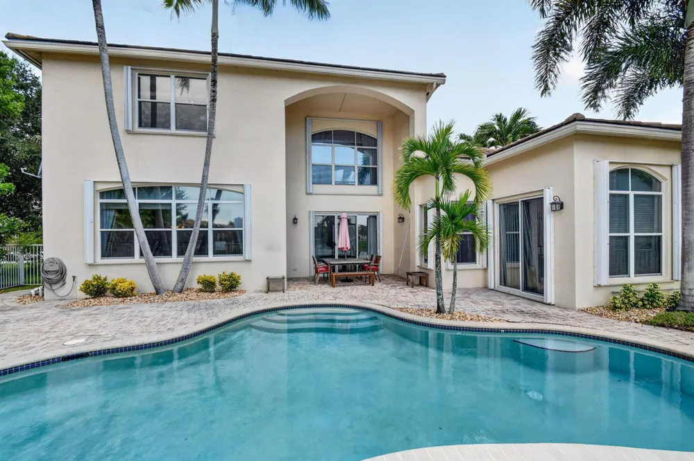 6839 Houlton Circle 