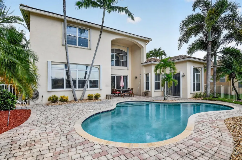 6839 Houlton Circle 