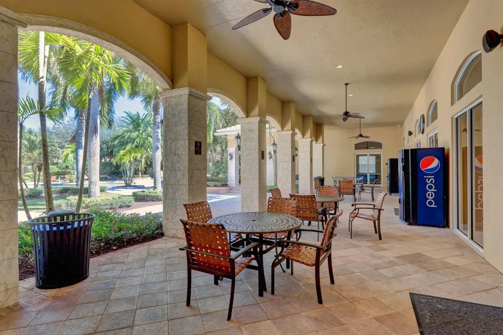 6839 Houlton Circle 