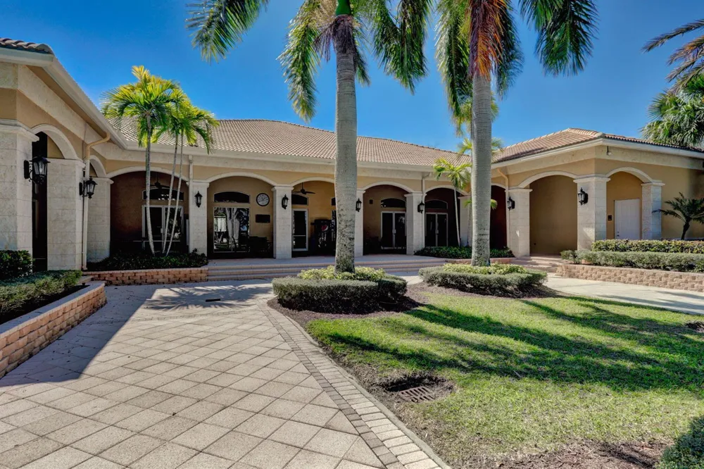 6839 Houlton Circle 