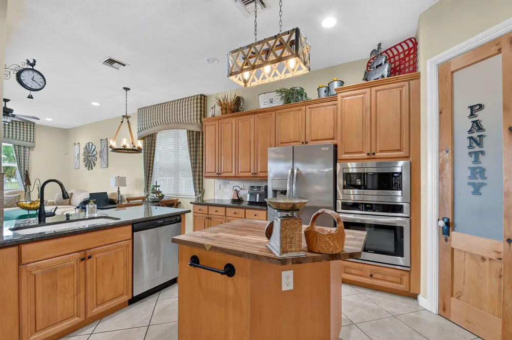 6839 Houlton Circle 