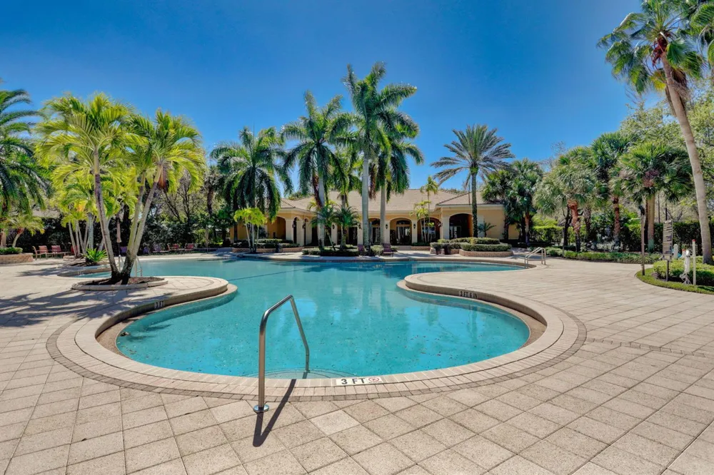 6839 Houlton Circle 