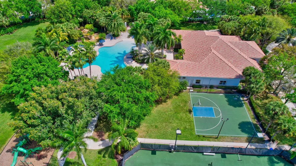 6839 Houlton Circle 