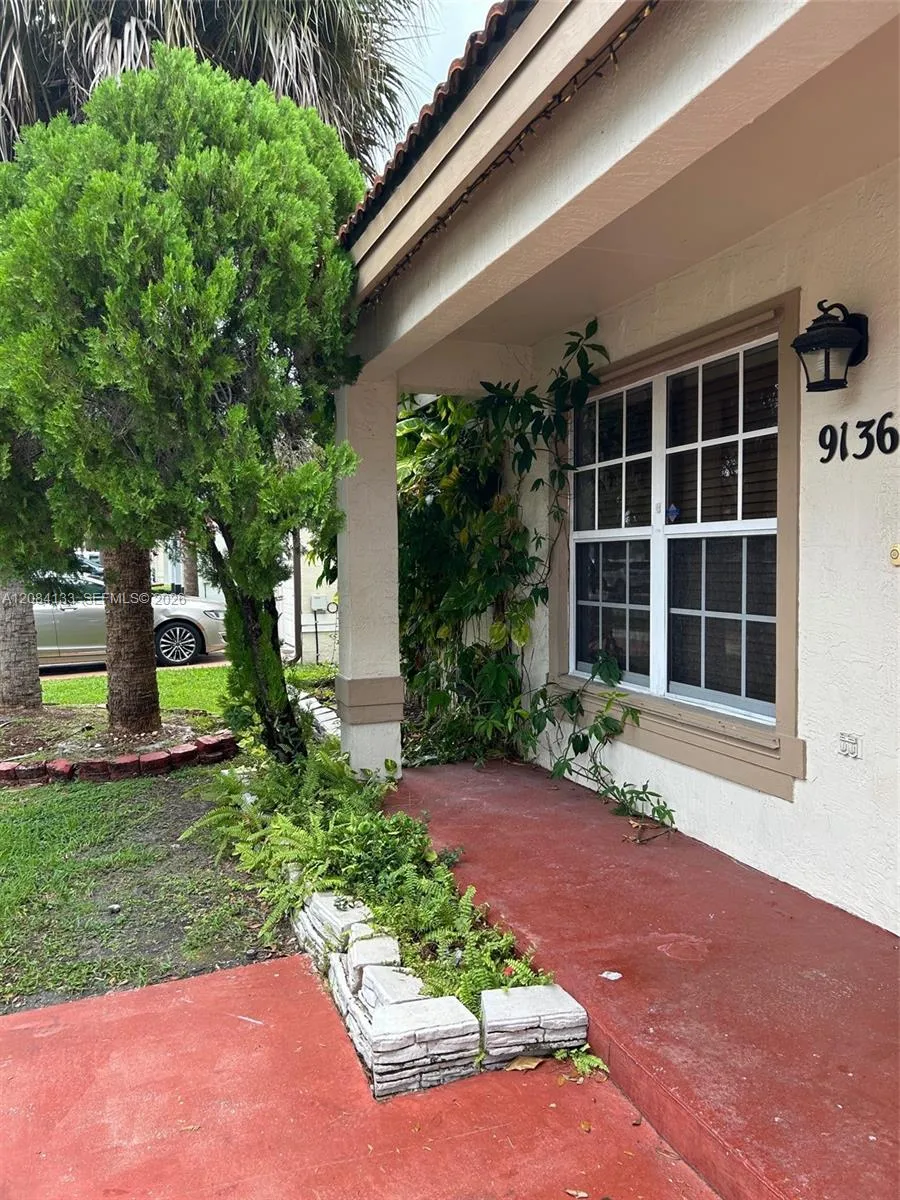 9136 NW 192nd Ter Hialeah, FL 33018