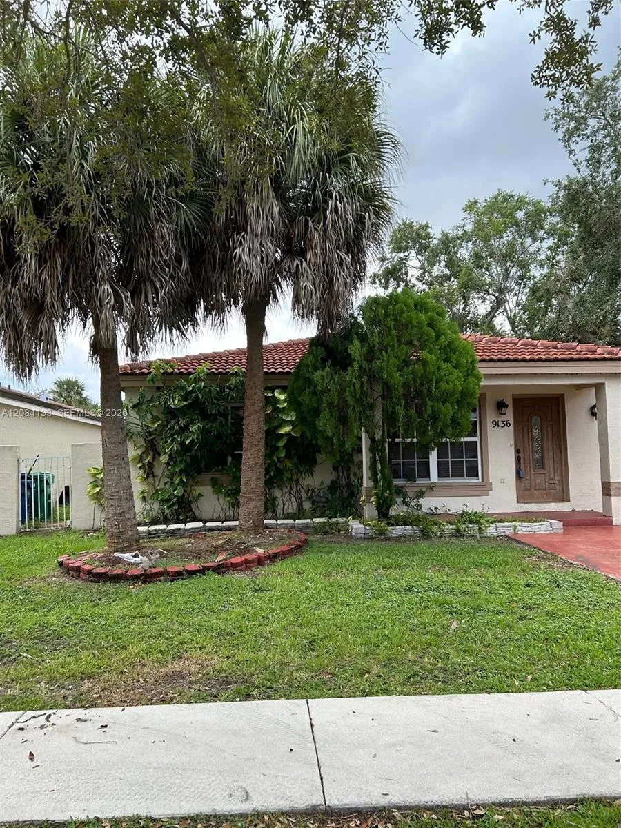 9136 NW 192nd Ter Hialeah, FL 33018