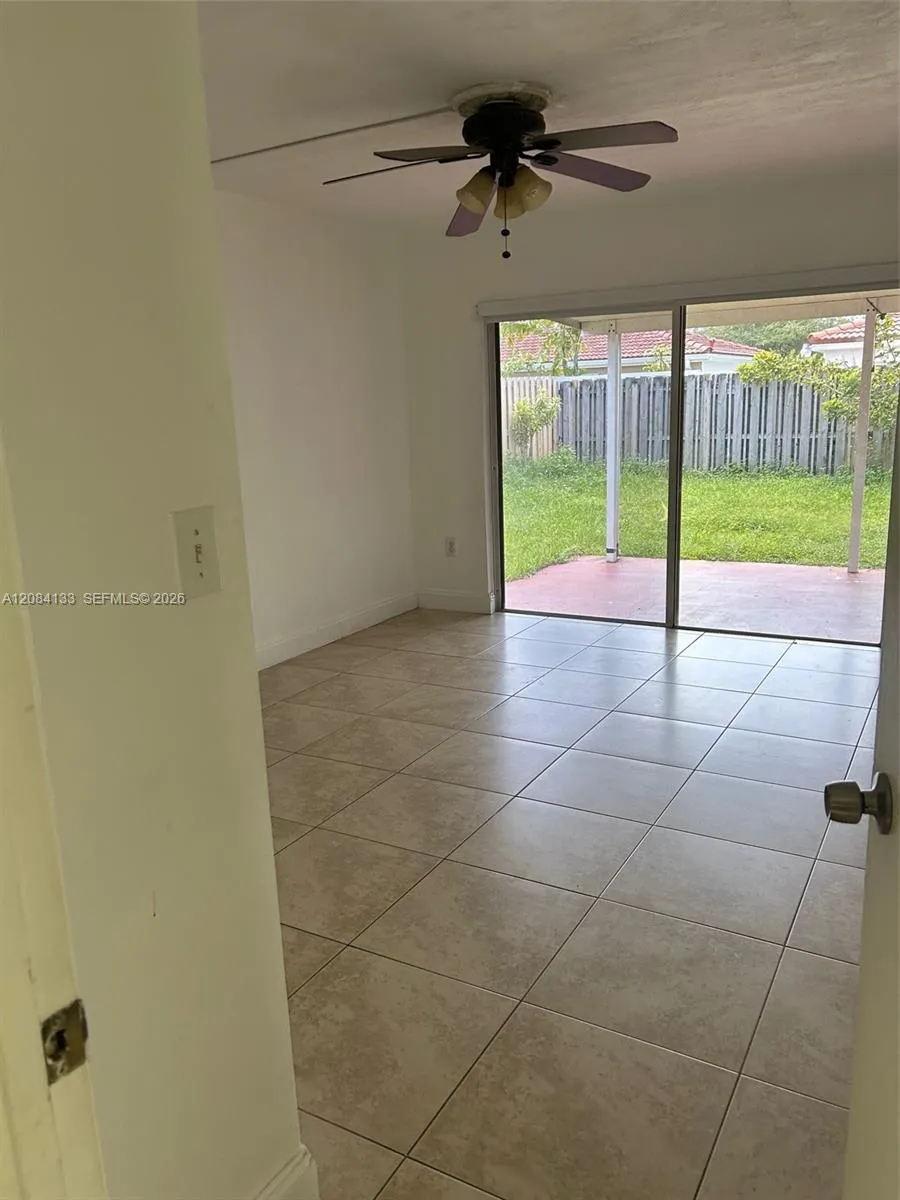9136 NW 192nd Ter Hialeah, FL 33018