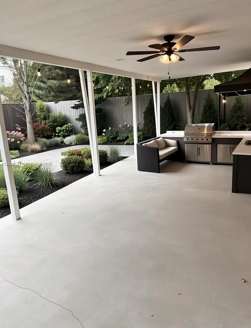 9136 NW 192nd Ter Hialeah, FL 33018