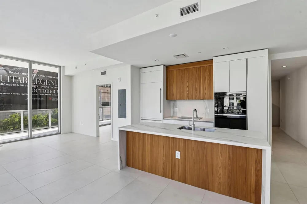 1400 BISCAYNE BOULEVARD #201 Miami, FL 33132