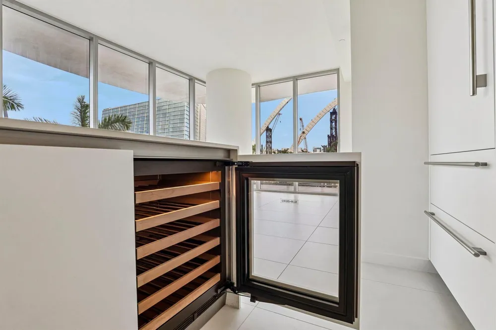 1400 BISCAYNE BOULEVARD #201 Miami, FL 33132