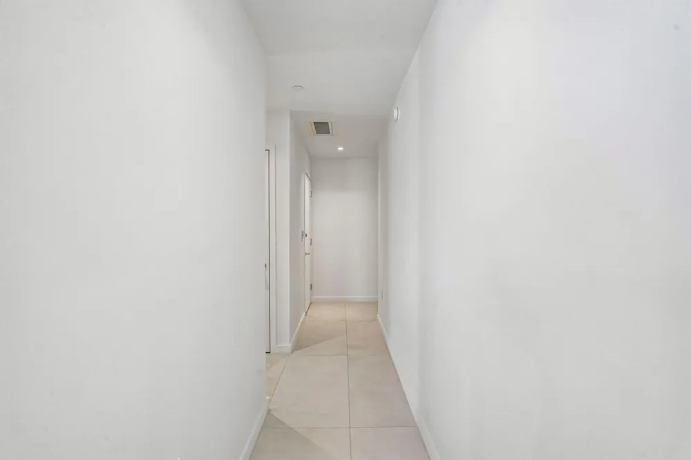 1400 BISCAYNE BOULEVARD #201 Miami, FL 33132