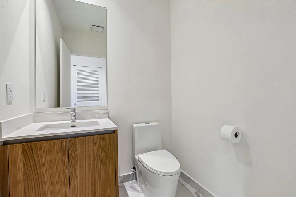 1400 BISCAYNE BOULEVARD #201 Miami, FL 33132