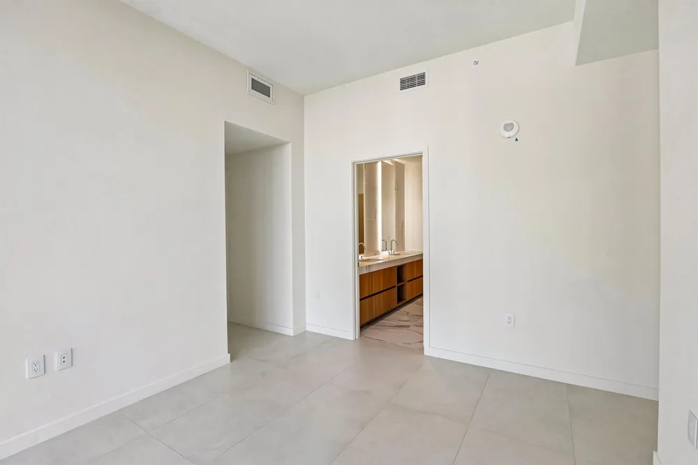 1400 BISCAYNE BOULEVARD #201 Miami, FL 33132