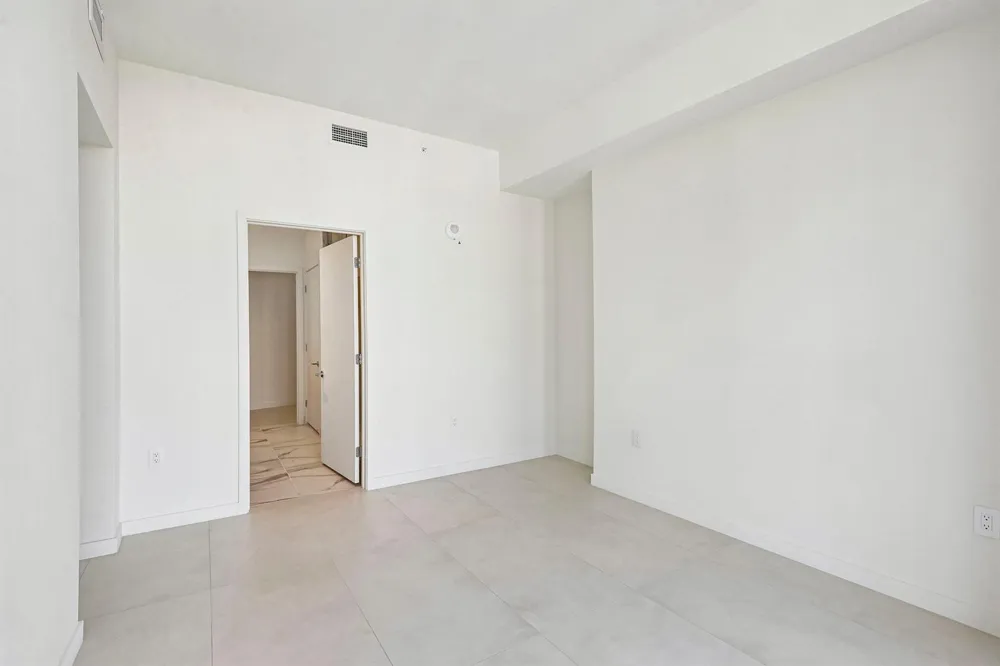 1400 BISCAYNE BOULEVARD #201 Miami, FL 33132