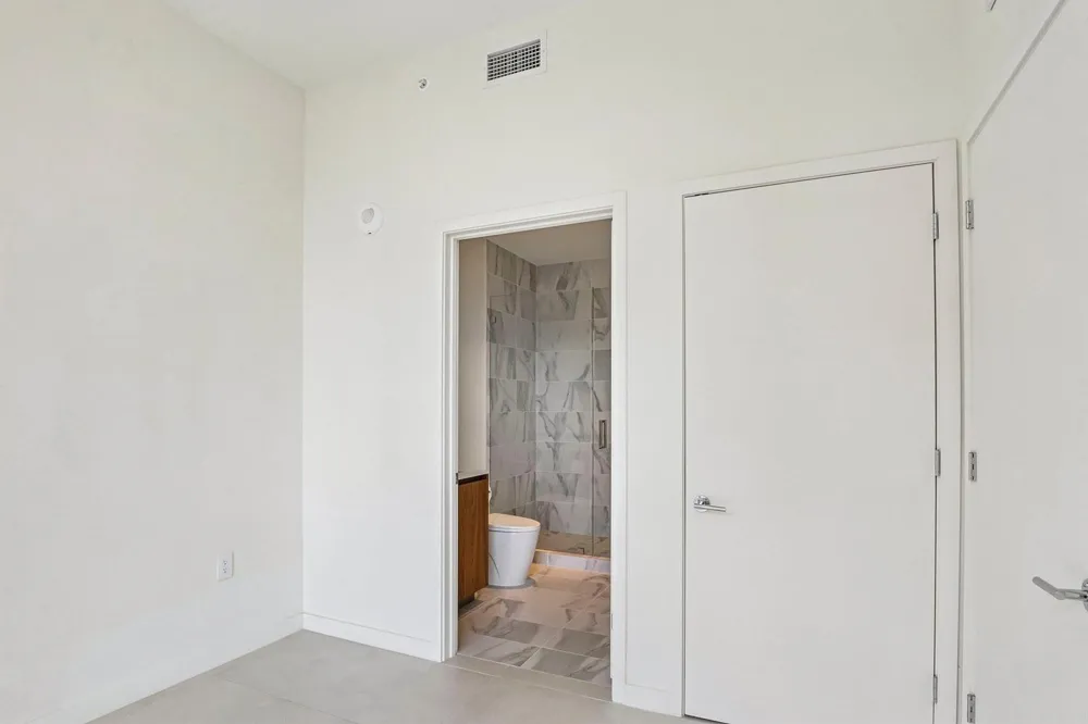 1400 BISCAYNE BOULEVARD #201 Miami, FL 33132