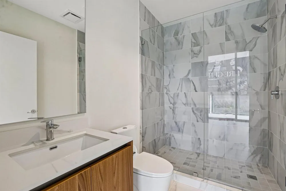 1400 BISCAYNE BOULEVARD #201 Miami, FL 33132