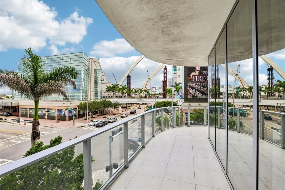 1400 BISCAYNE BOULEVARD #201 Miami, FL 33132