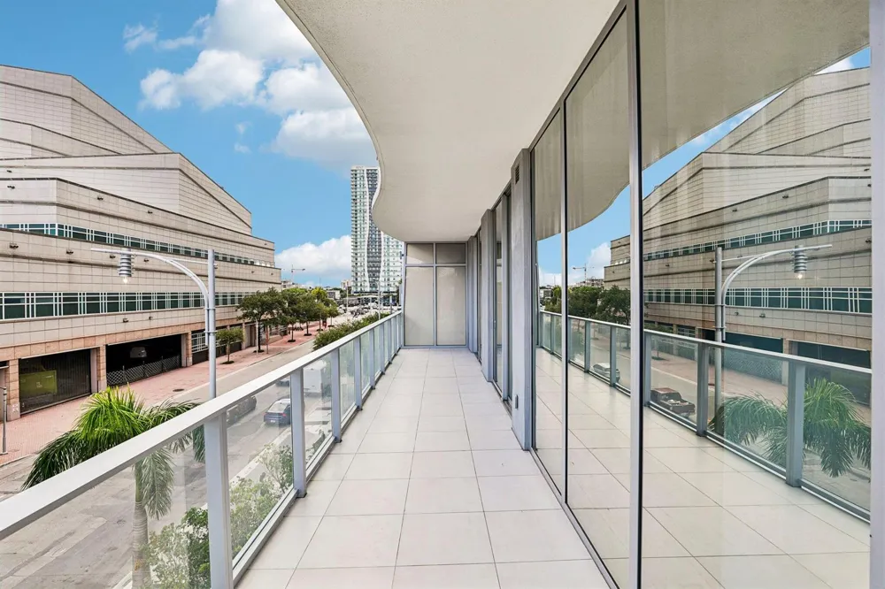 1400 BISCAYNE BOULEVARD #201 Miami, FL 33132