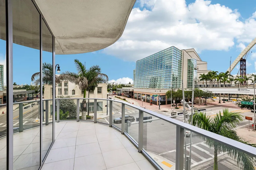 1400 BISCAYNE BOULEVARD #201 Miami, FL 33132