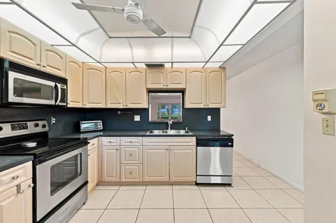 2101 LUCAYA Bend #C1
