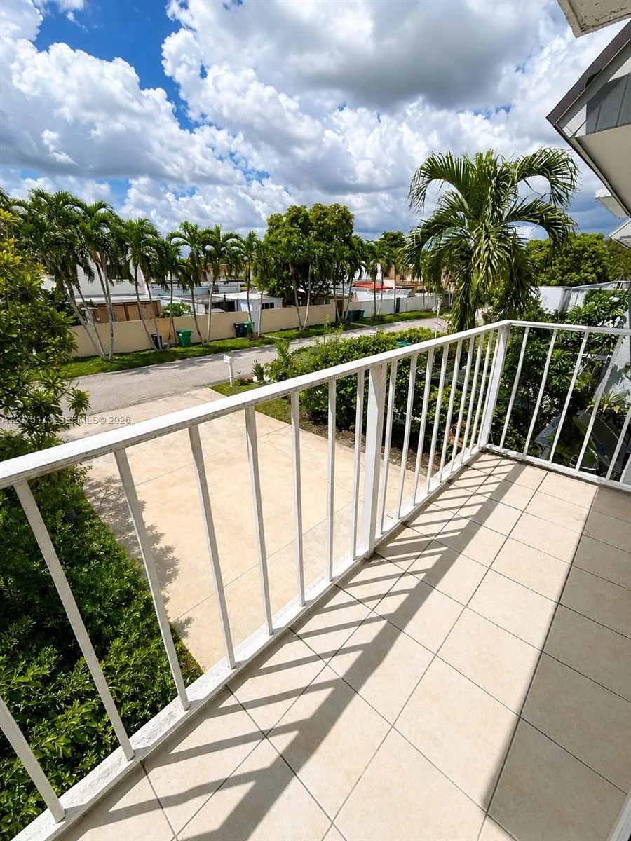11221 SW 33rd Cir Pl Miami, FL 33165