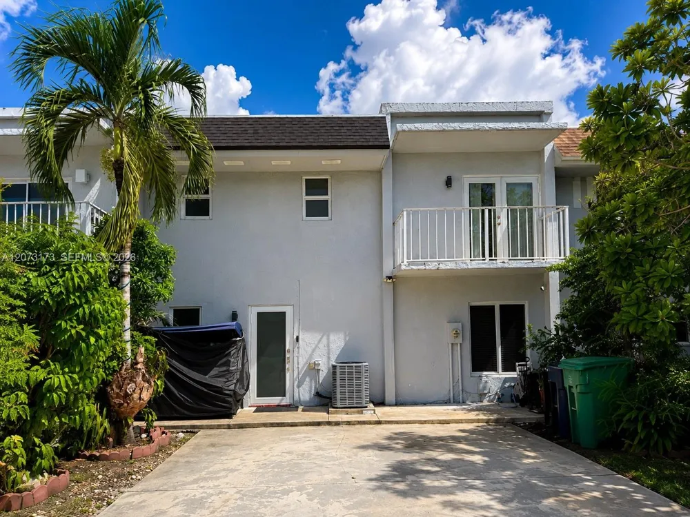 11221 SW 33rd Cir Pl Miami, FL 33165
