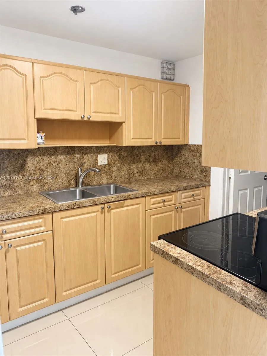 11221 SW 33rd Cir Pl Miami, FL 33165