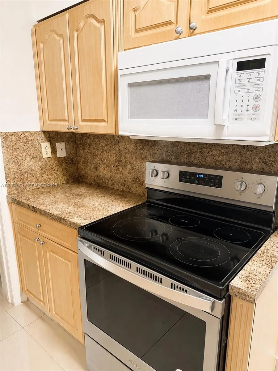 11221 SW 33rd Cir Pl Miami, FL 33165