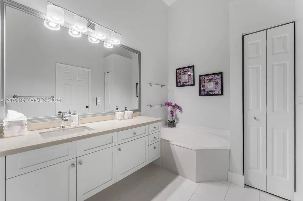 18425 Via Di Verona Boca Raton, FL 33496