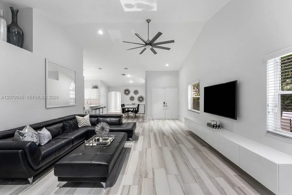 18425 Via Di Verona Boca Raton, FL 33496