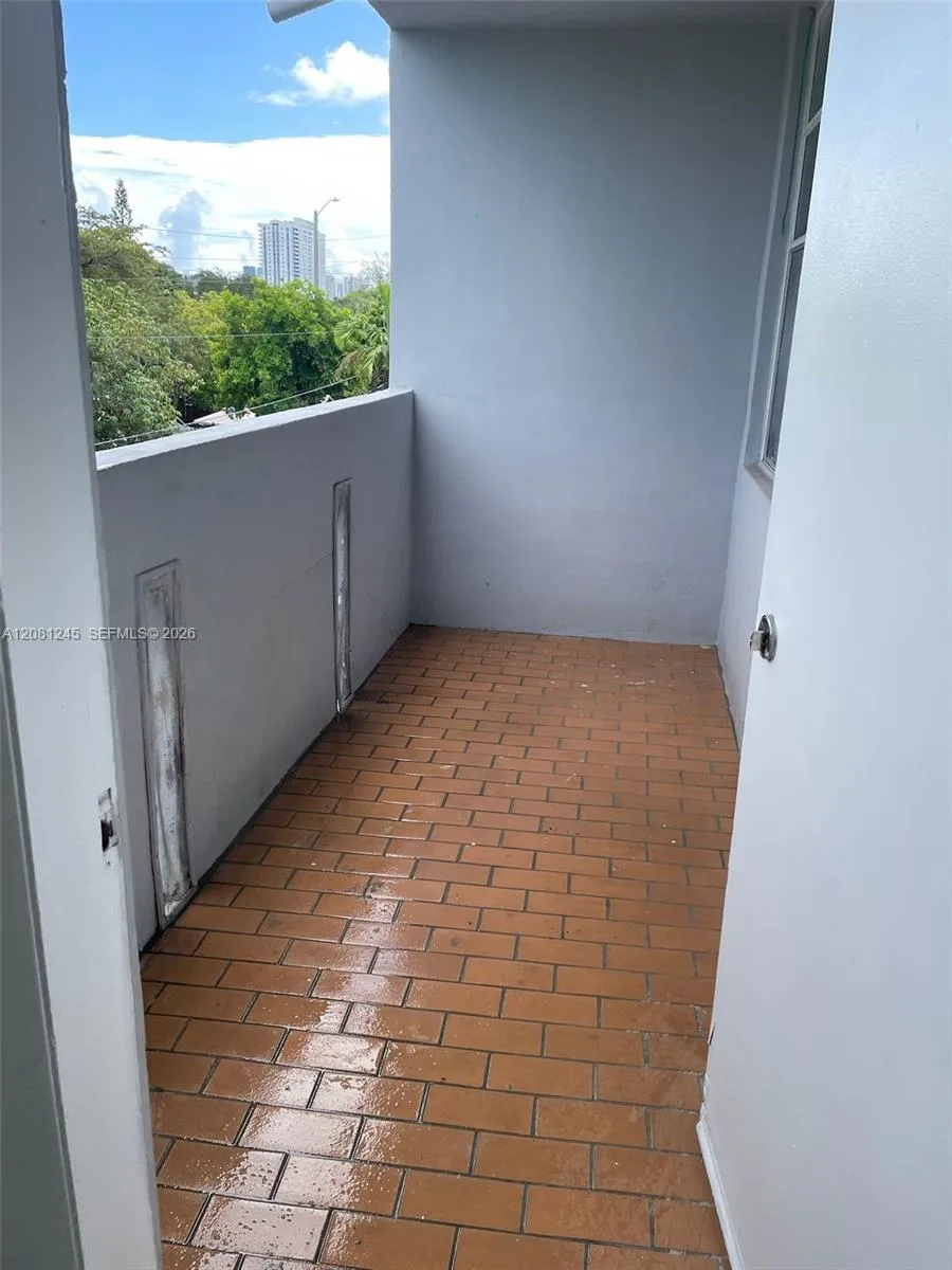 2175 NE 170th St #310 North Miami Beach, FL 33162