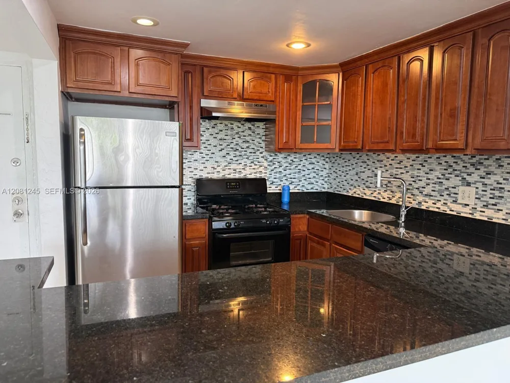 2175 NE 170th St #310 North Miami Beach, FL 33162