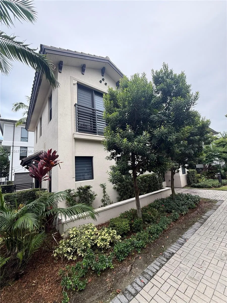 8253 NW 47th Ln #0 Doral, FL 33166