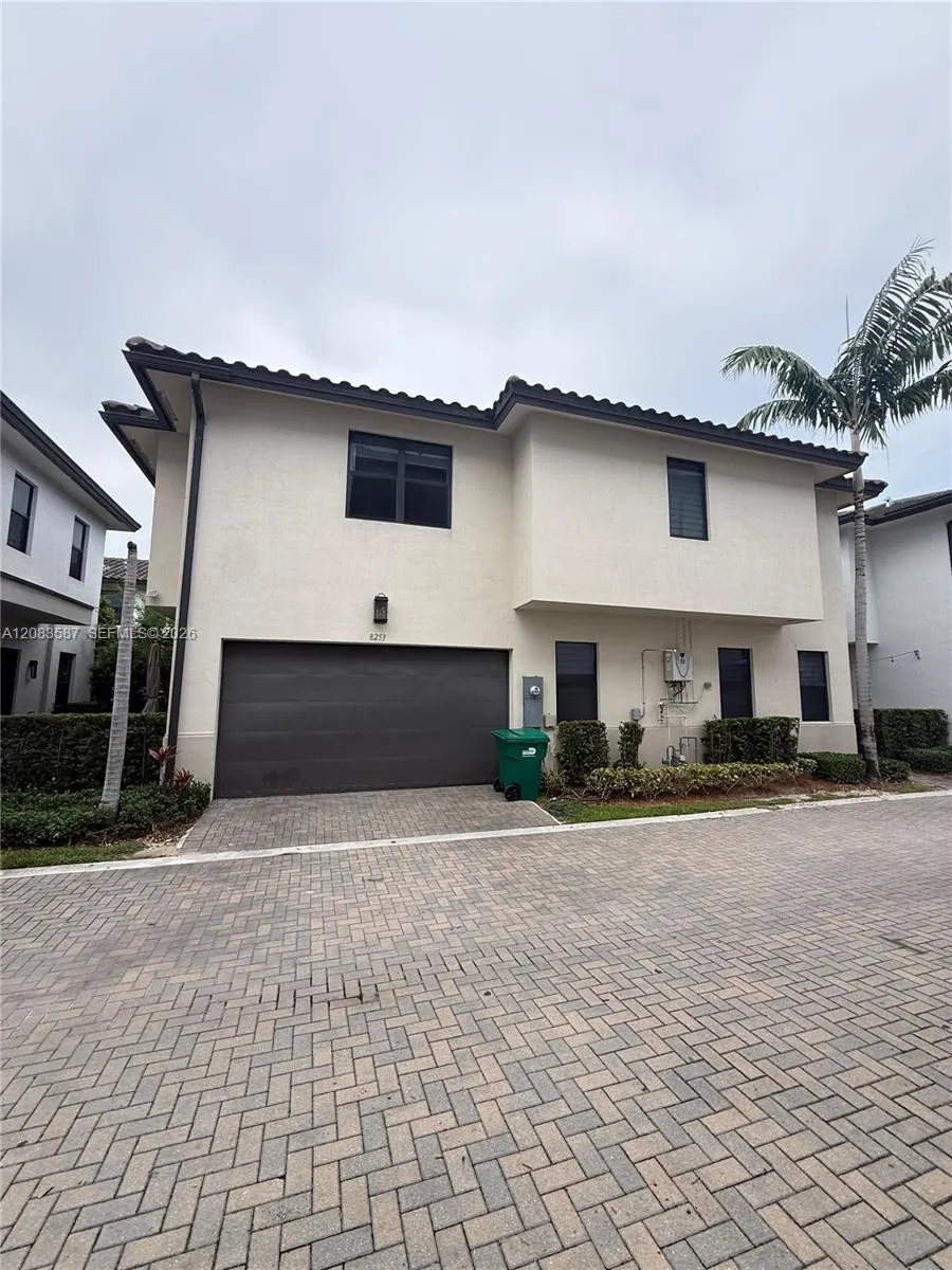 8253 NW 47th Ln #0 Doral, FL 33166