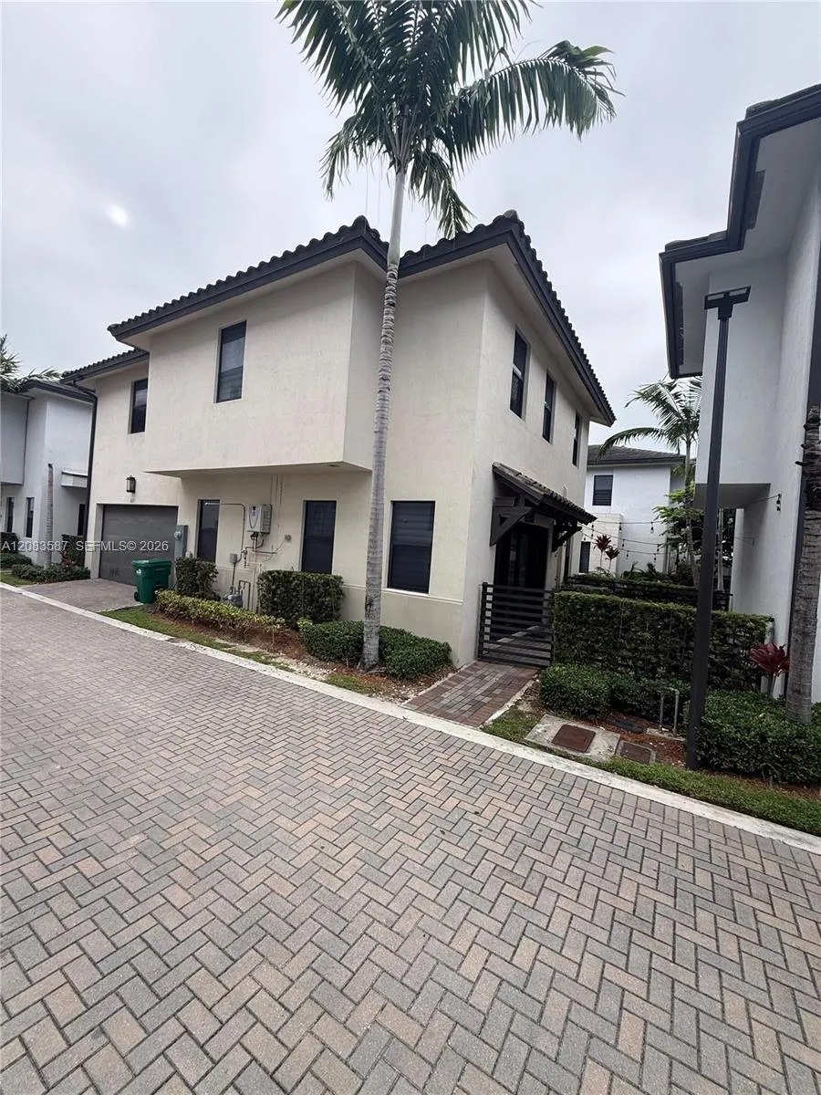 8253 NW 47th Ln #0 Doral, FL 33166