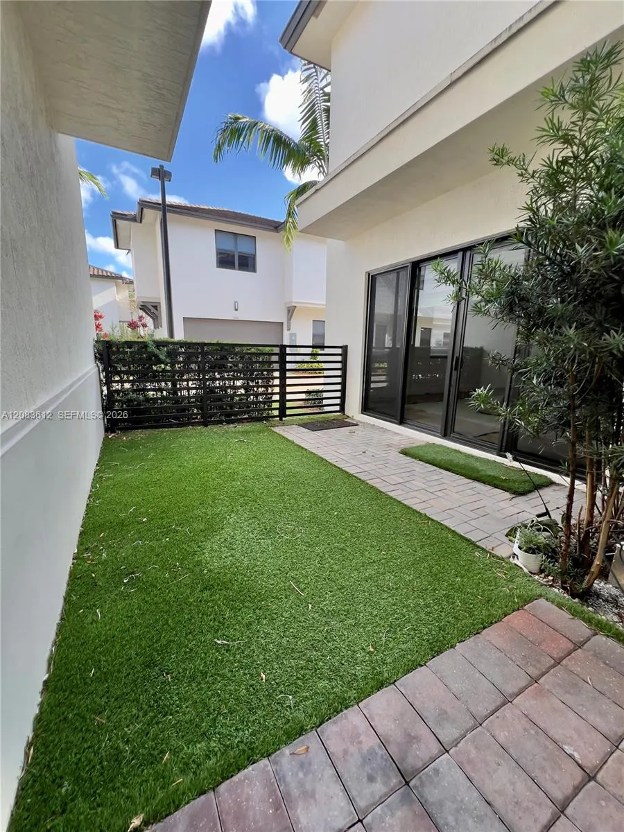 8281 NW 48th St #0 Doral, FL 33166