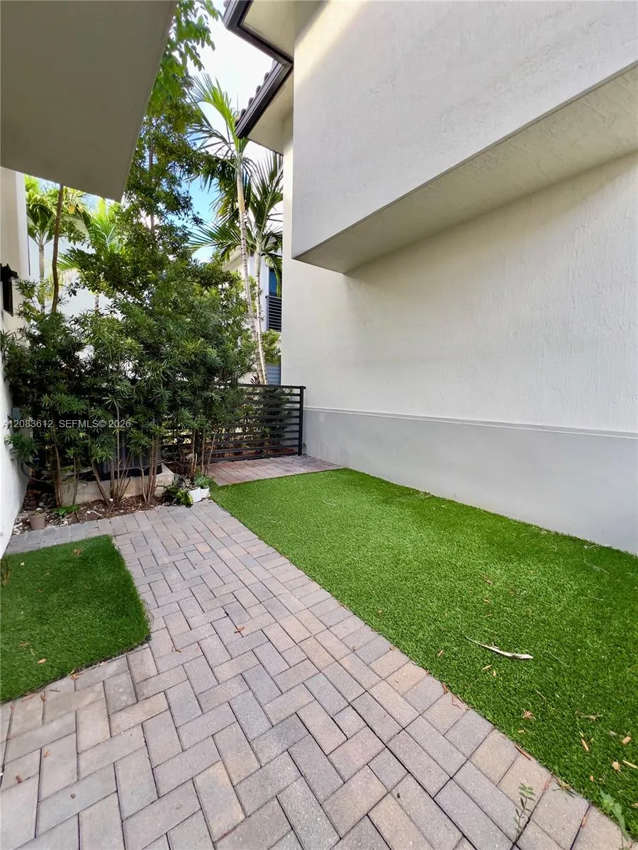 8281 NW 48th St #0 Doral, FL 33166