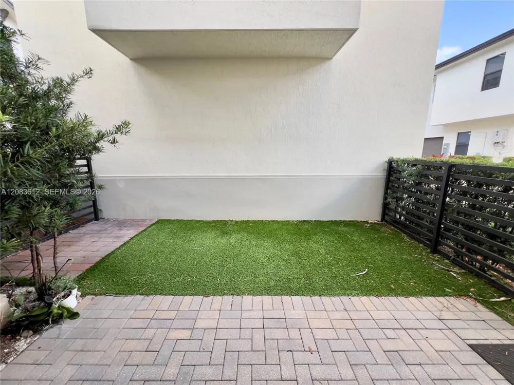 8281 NW 48th St #0 Doral, FL 33166