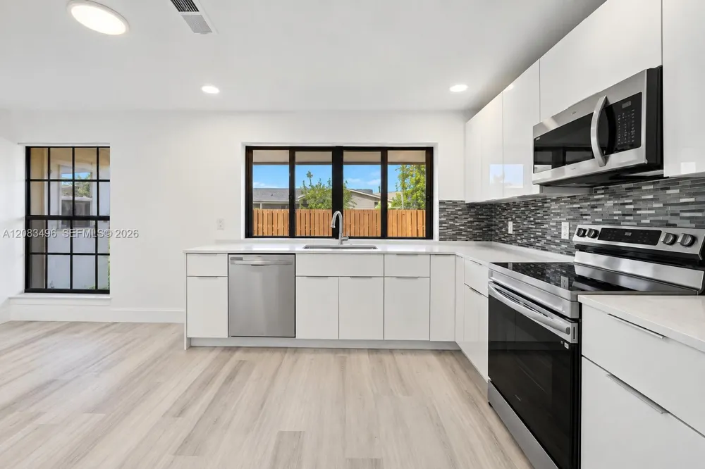 10171 NW 24th St Sunrise, FL 33322