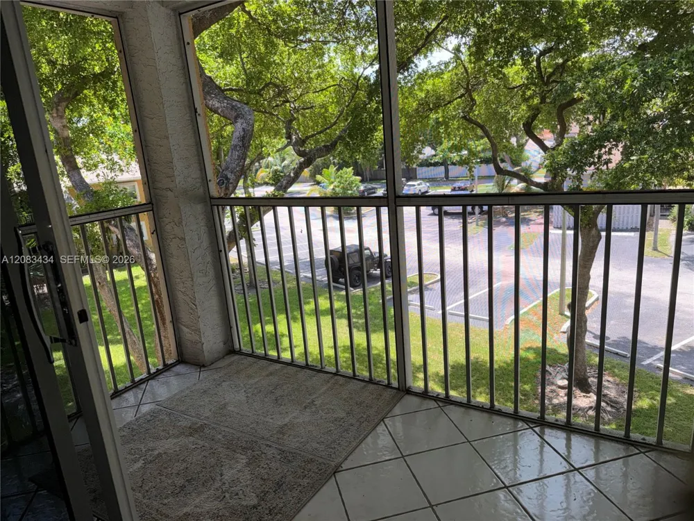 430 SE 7th St #304E Dania Beach, FL 33004