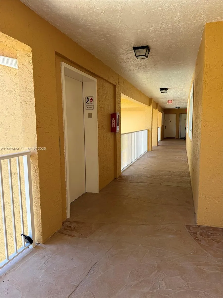 430 SE 7th St #304E Dania Beach, FL 33004