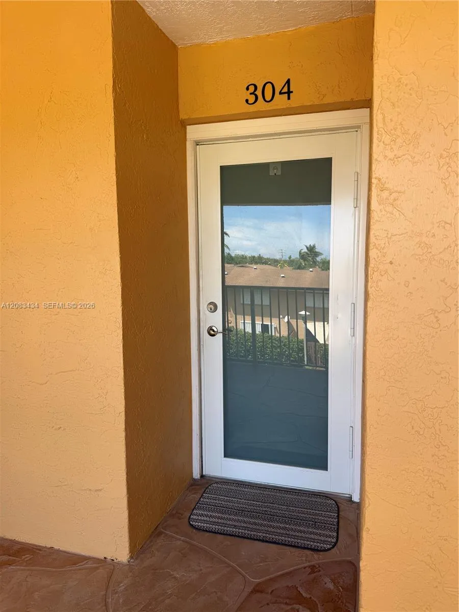 430 SE 7th St #304E Dania Beach, FL 33004